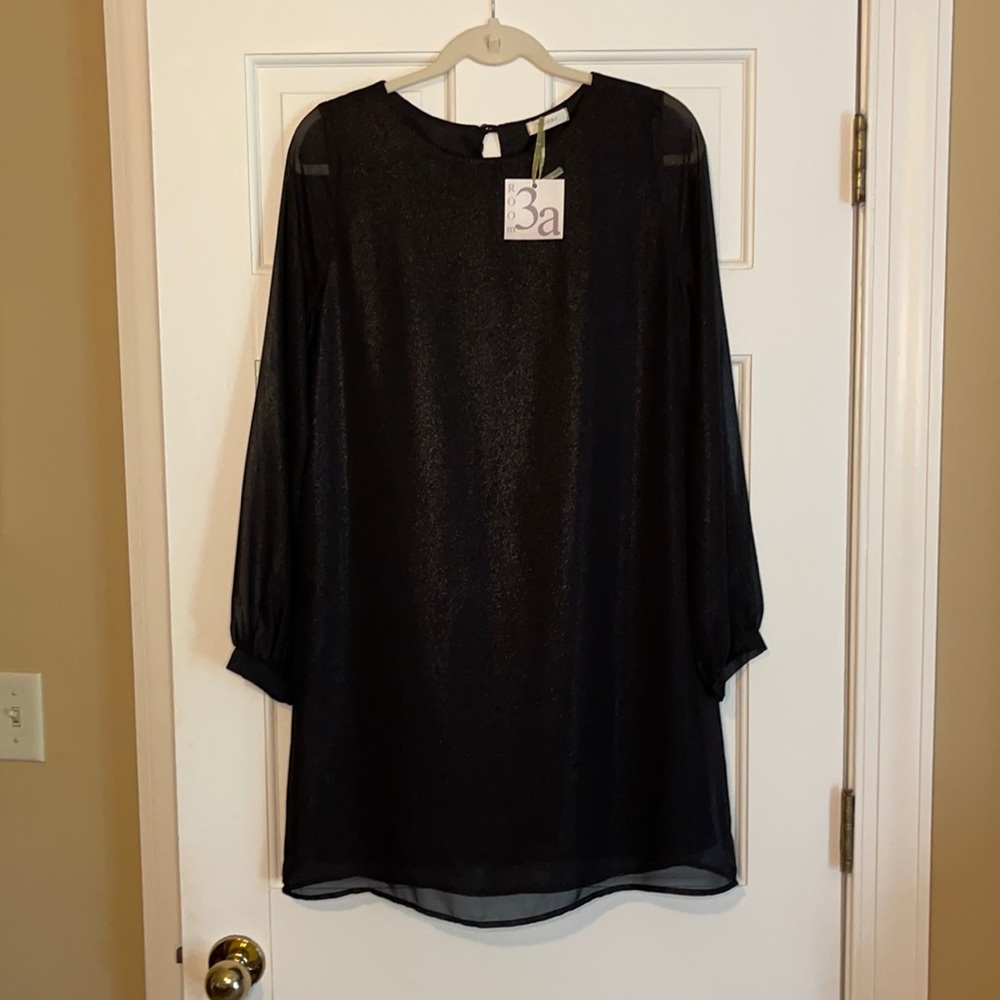 Women’s black evenly dress
